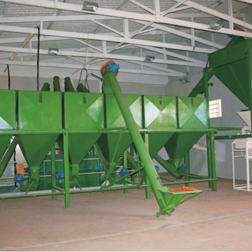 Conjunto de dosador para misturador de sal mineral e ração